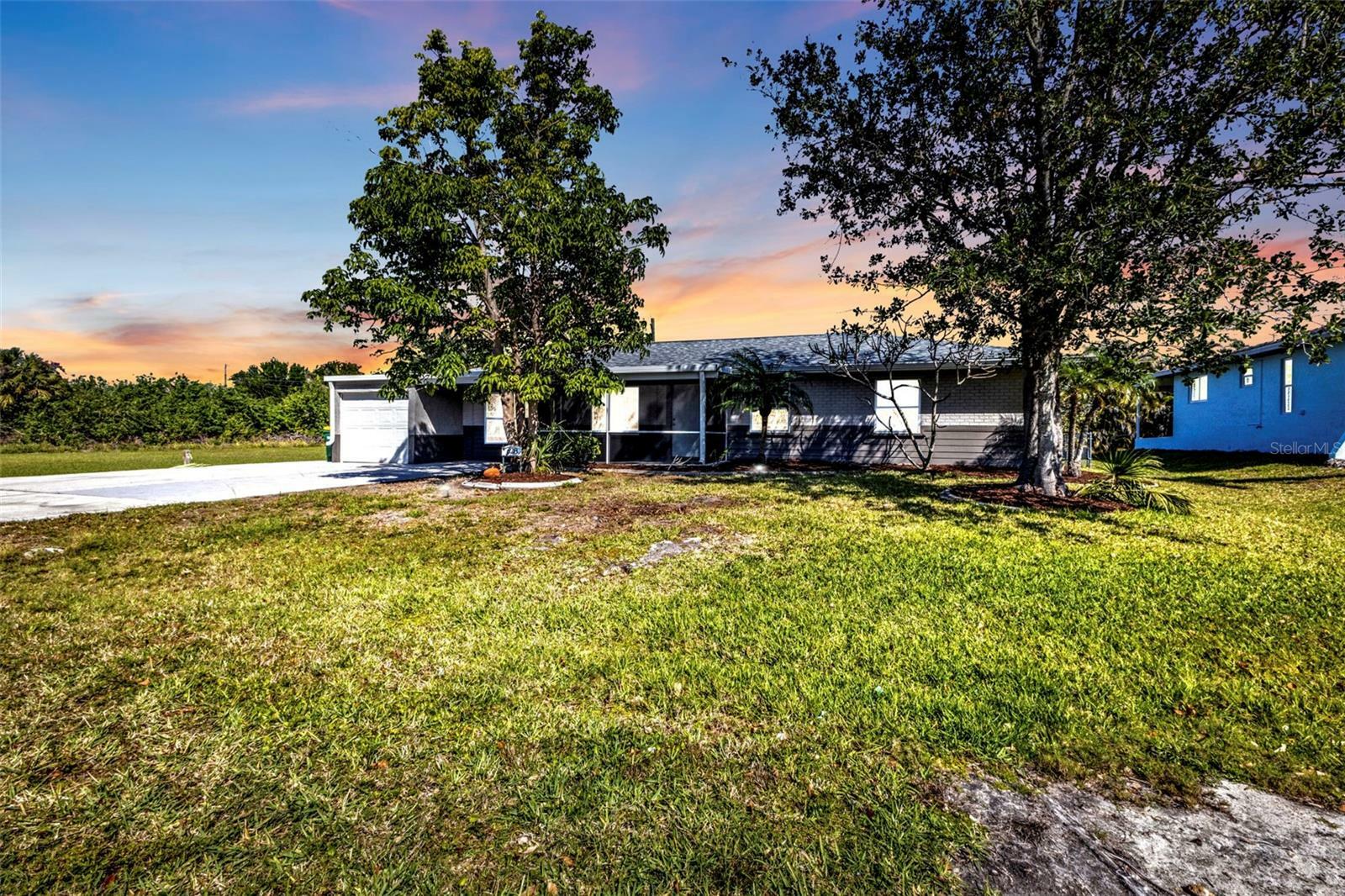 Property Photo: 628 Tarpon Way FL 33950