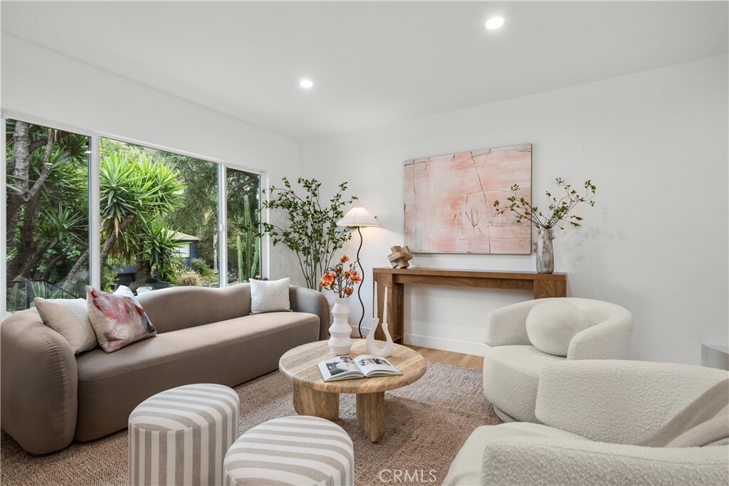 3181 Cadet Court  Los Angeles CA 90068 photo