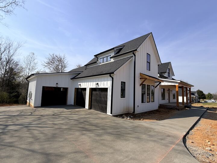 Property Photo:  2660 Jarrell Ridge Rd  TN 37043 