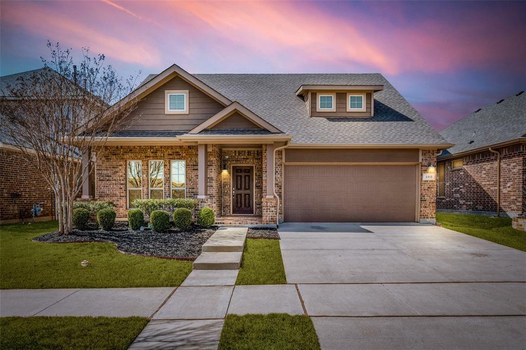 Property Photo: 305 Gannet Trail TX 76226