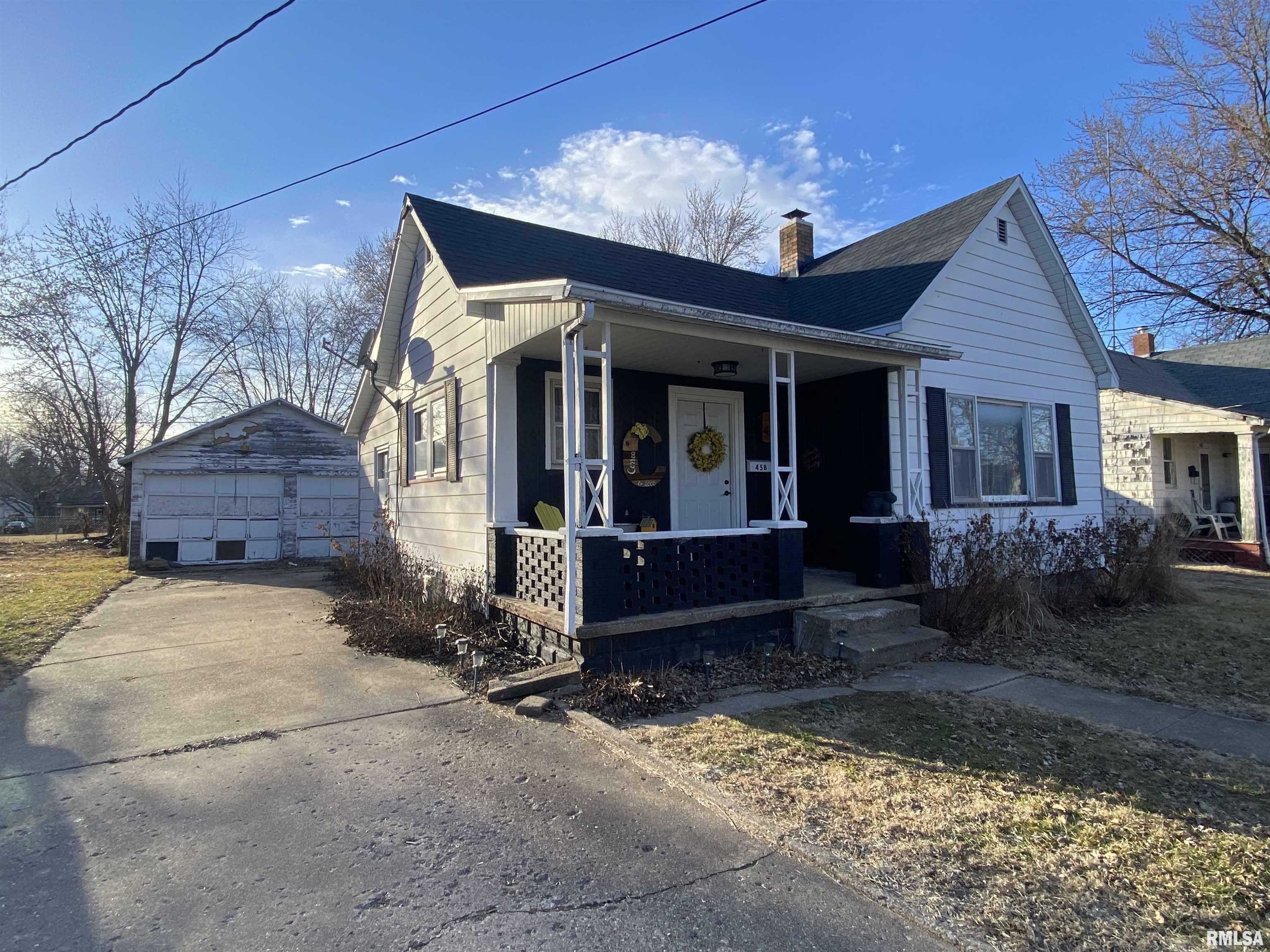 Property Photo:  458 N 8th Avenue  IL 61520 