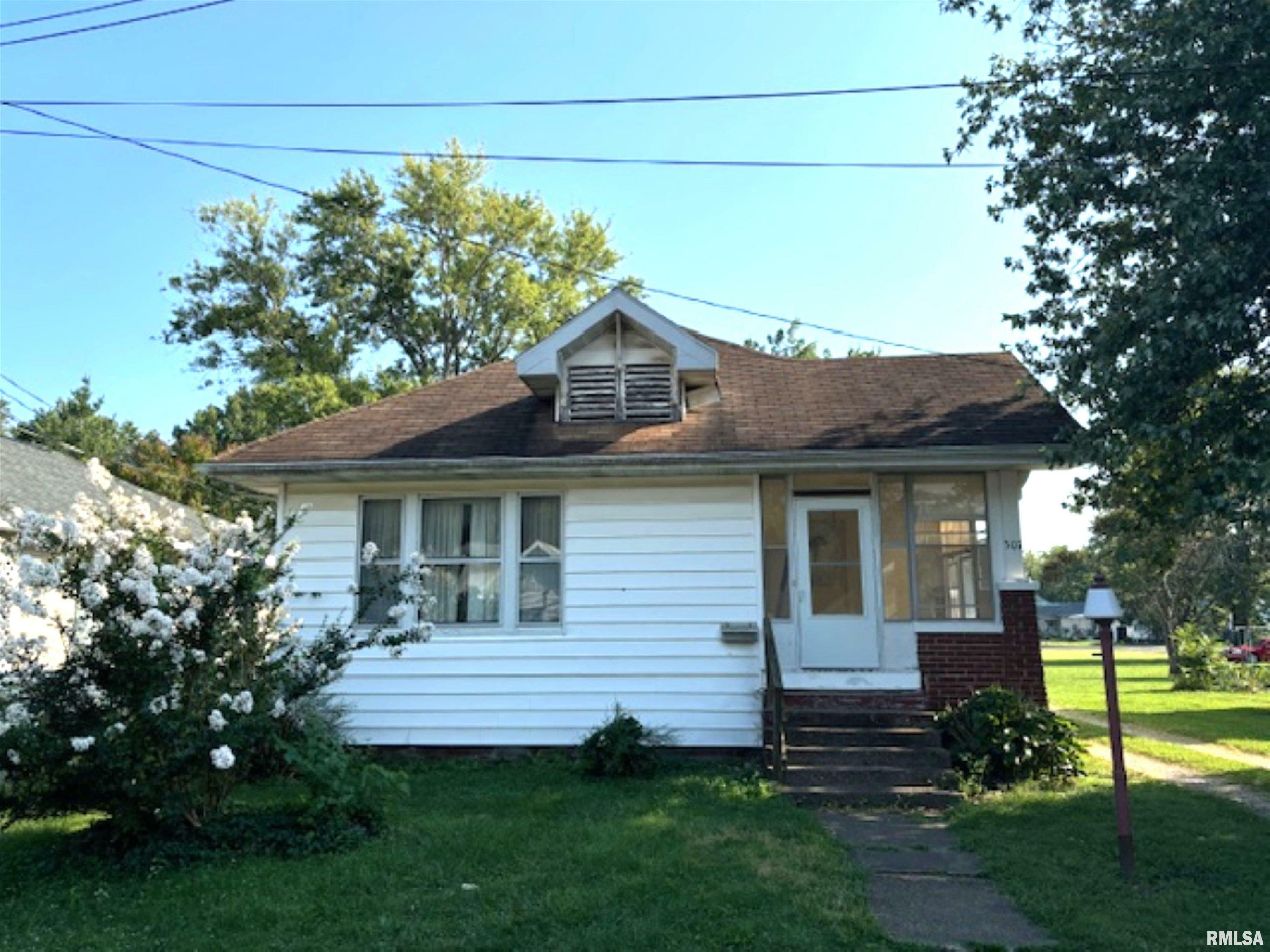 Property Photo:  307 E Elm Street  IL 62881 