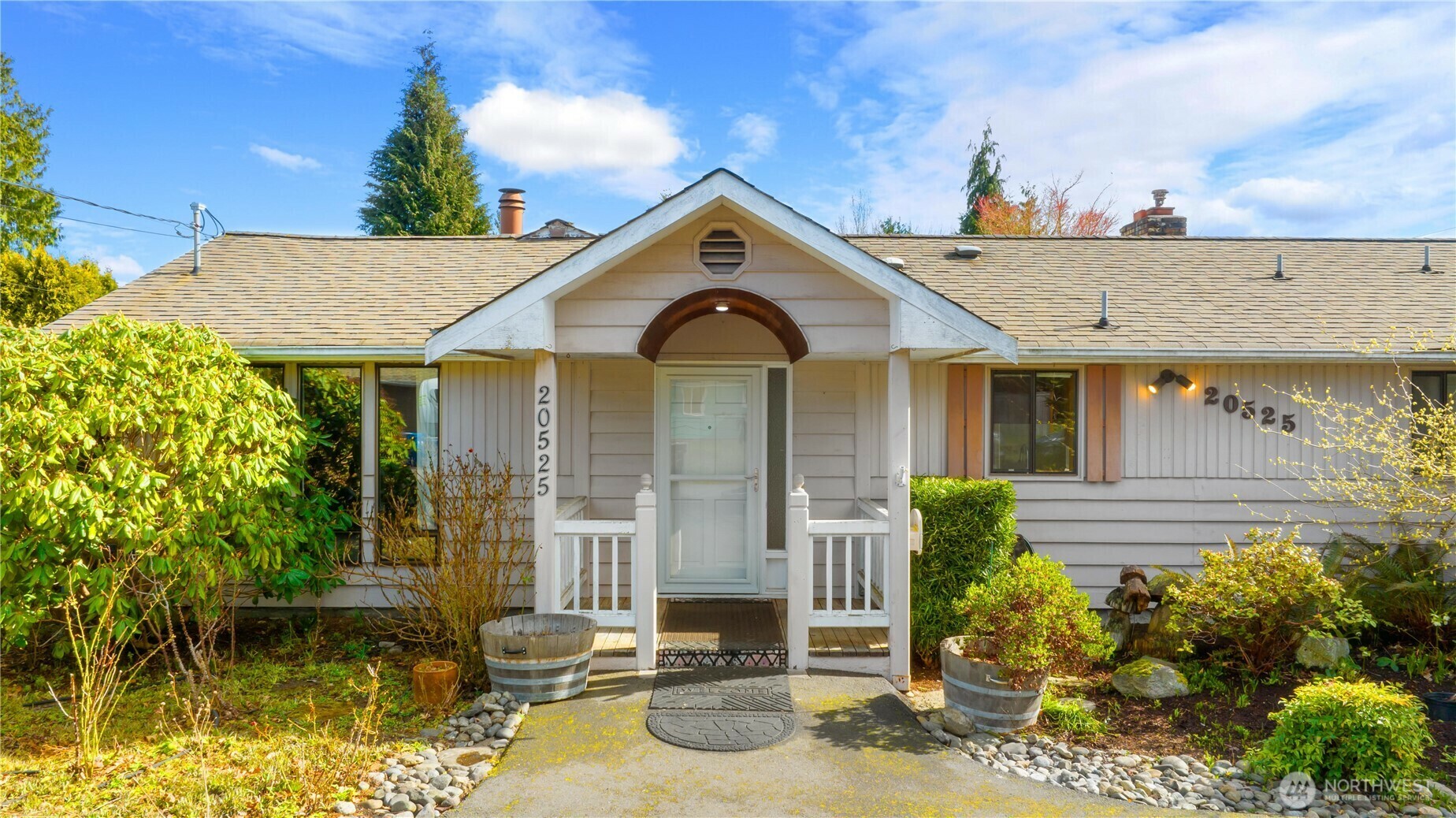 Property Photo:  20525  81st Avenue W  WA 98026 