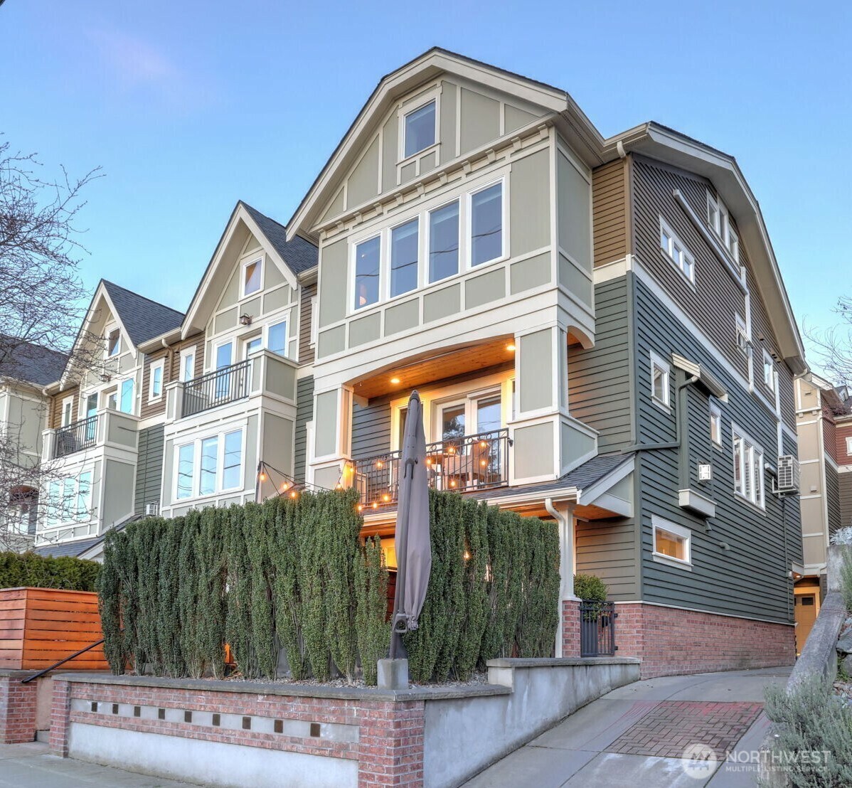 Property Photo: 222 A 12th Avenue E WA 98102