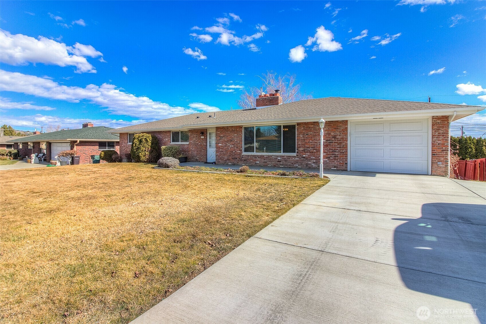 Property Photo:  211 S 57th Avenue  WA 98908 