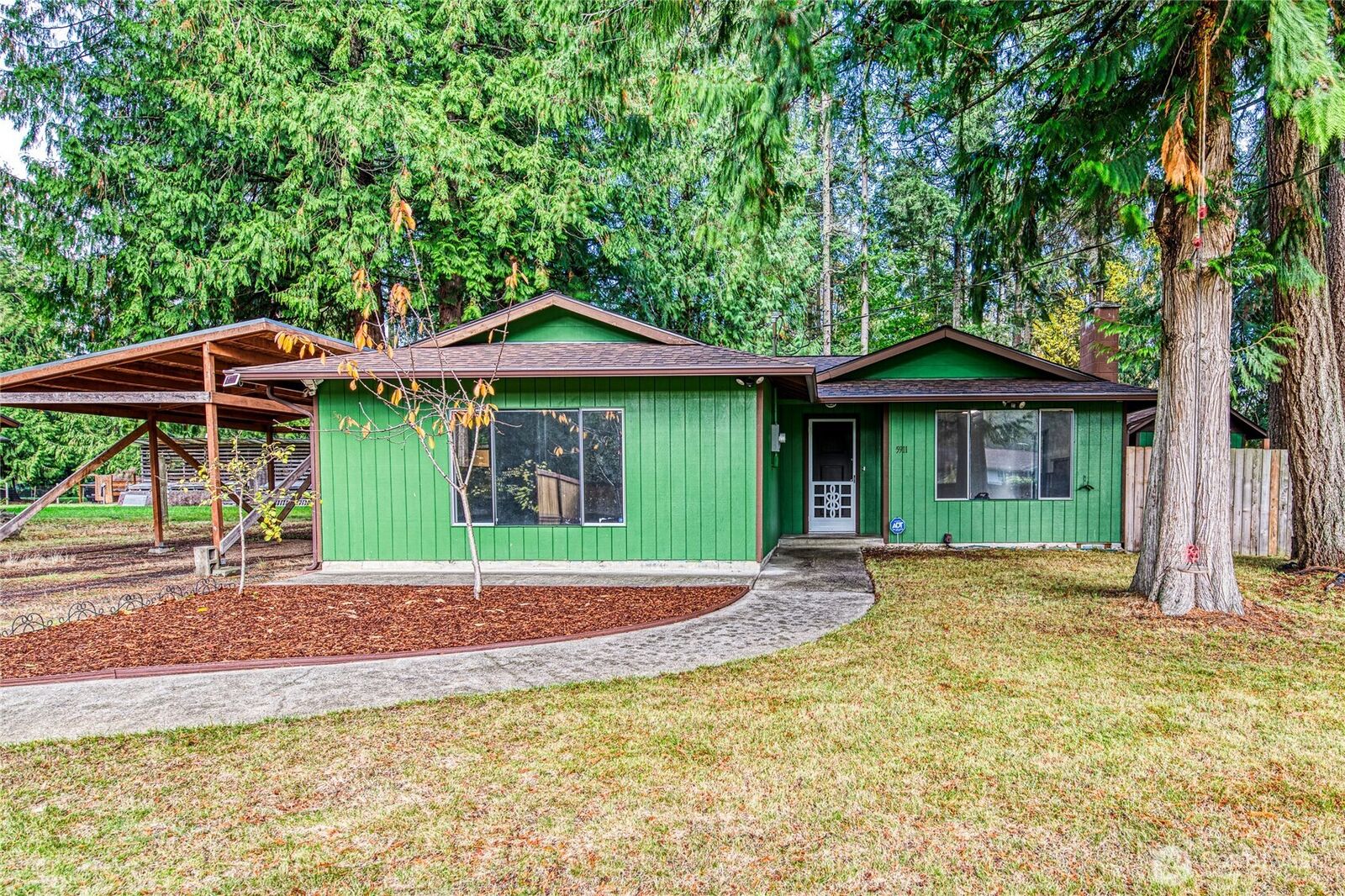 Property Photo:  5911  208th Street E  WA 98387 