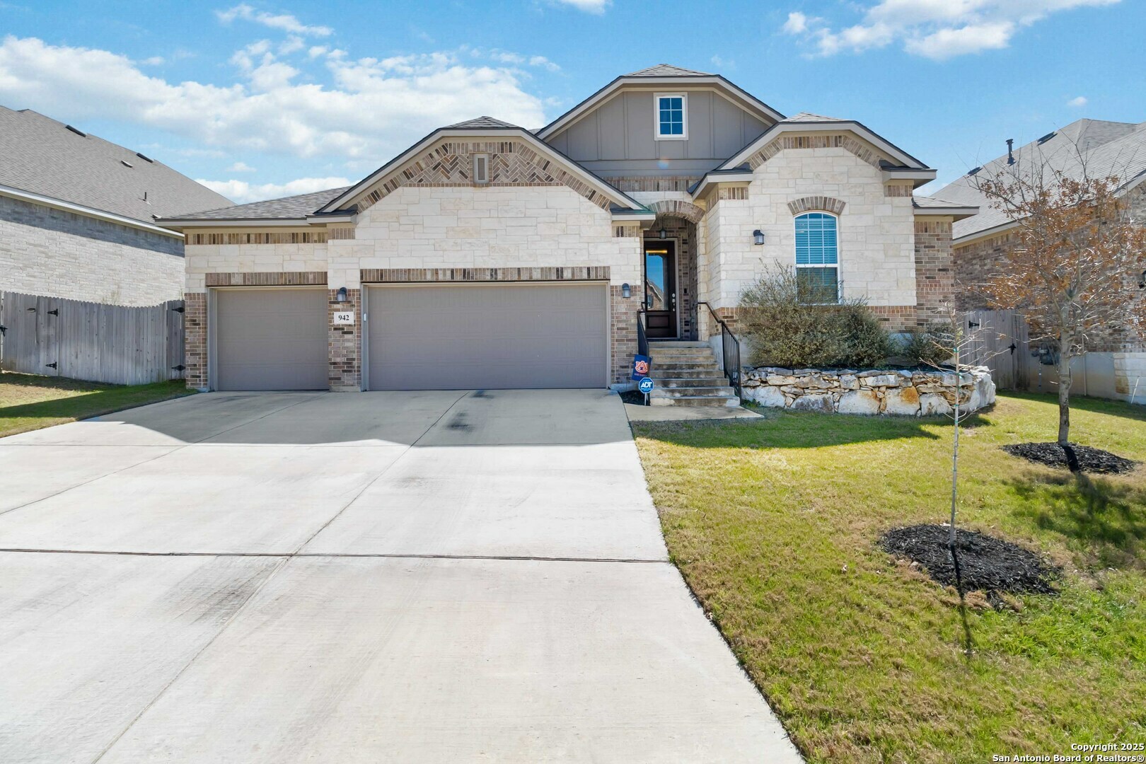 Property Photo:  942 Vista Placera  TX 78260 