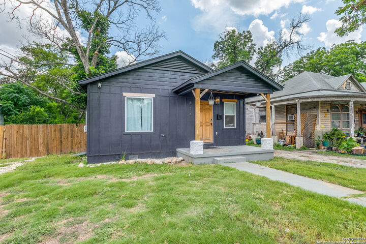 Property Photo: 614 Delmar St TX 78210