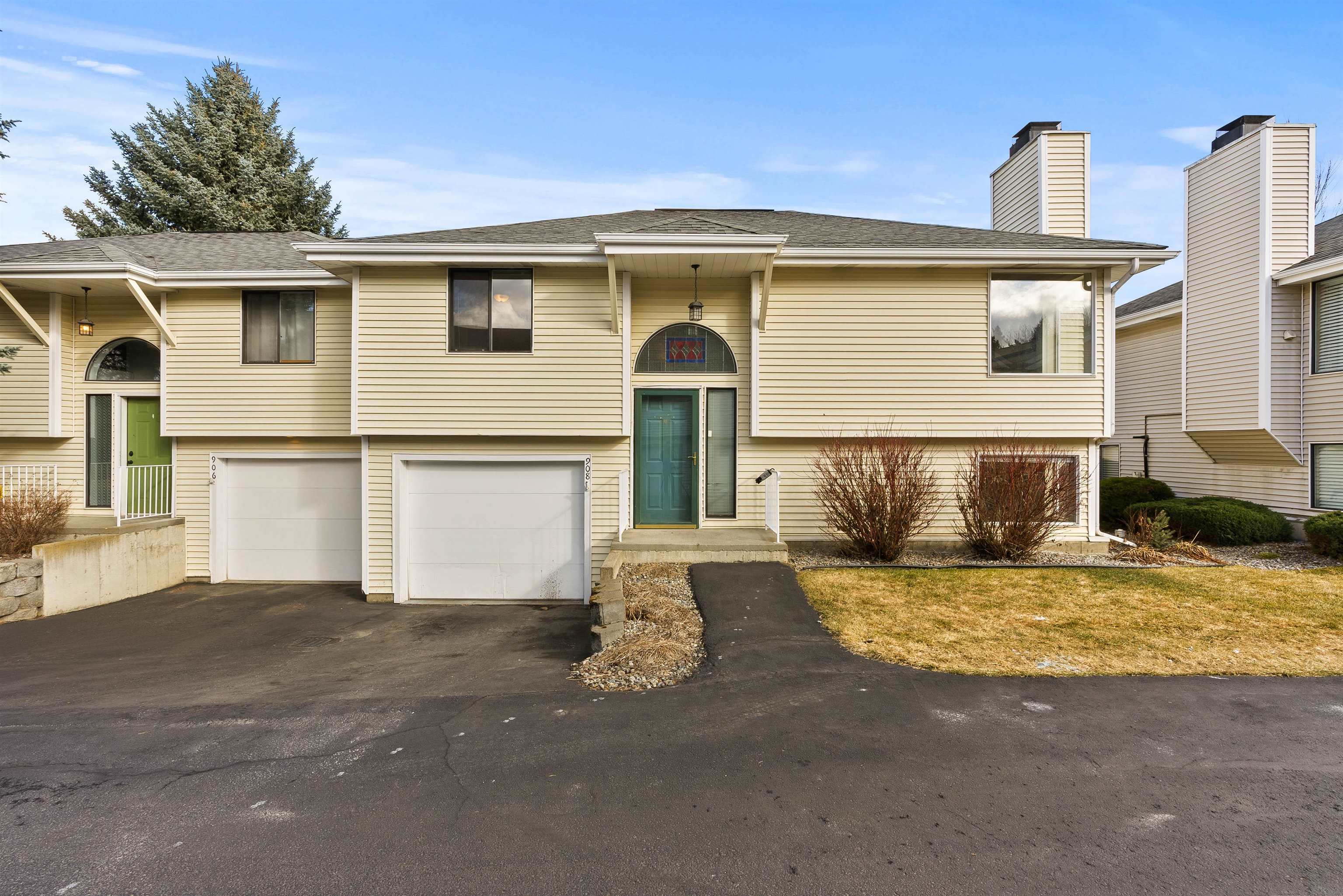 Property Photo:  908 E Calkins Dr 908  WA 99208 