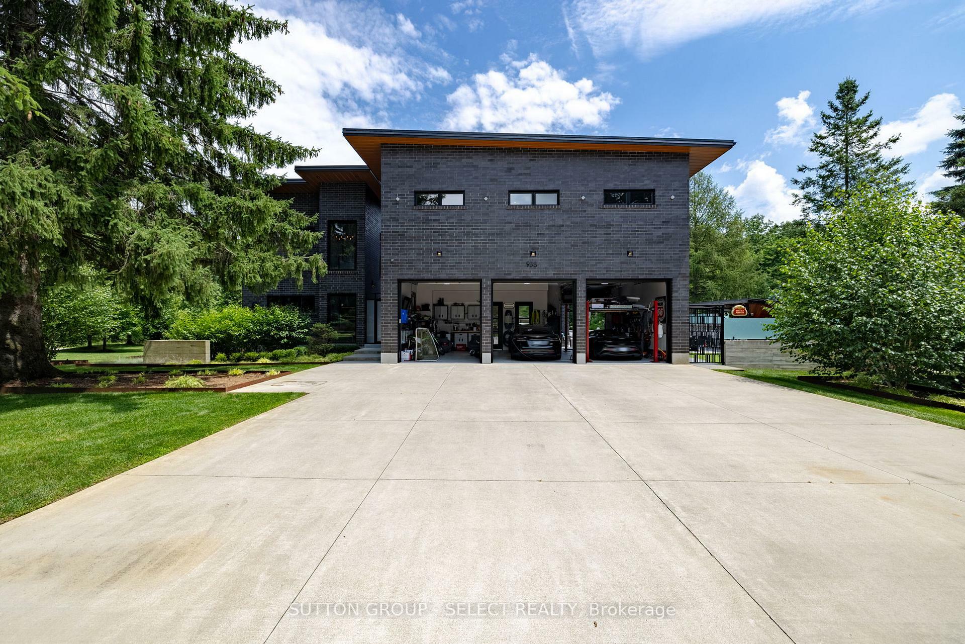 Property Photo:  9385 Elviage Drive  ON N6K 4R8 