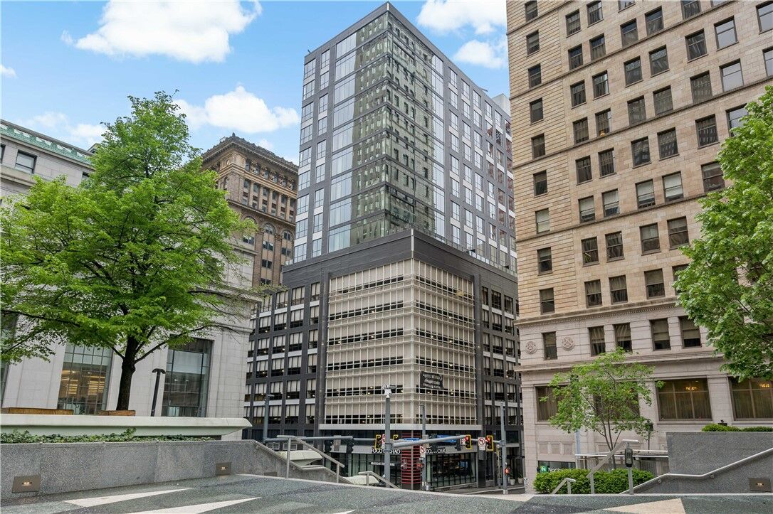 Property Photo: 350 Oliver Ave 1206 PA 15222