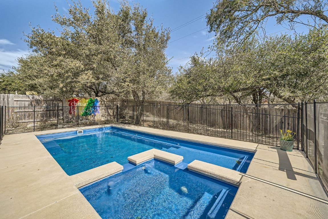 Property Photo: 165 Crescent Heights Drive TX 78628