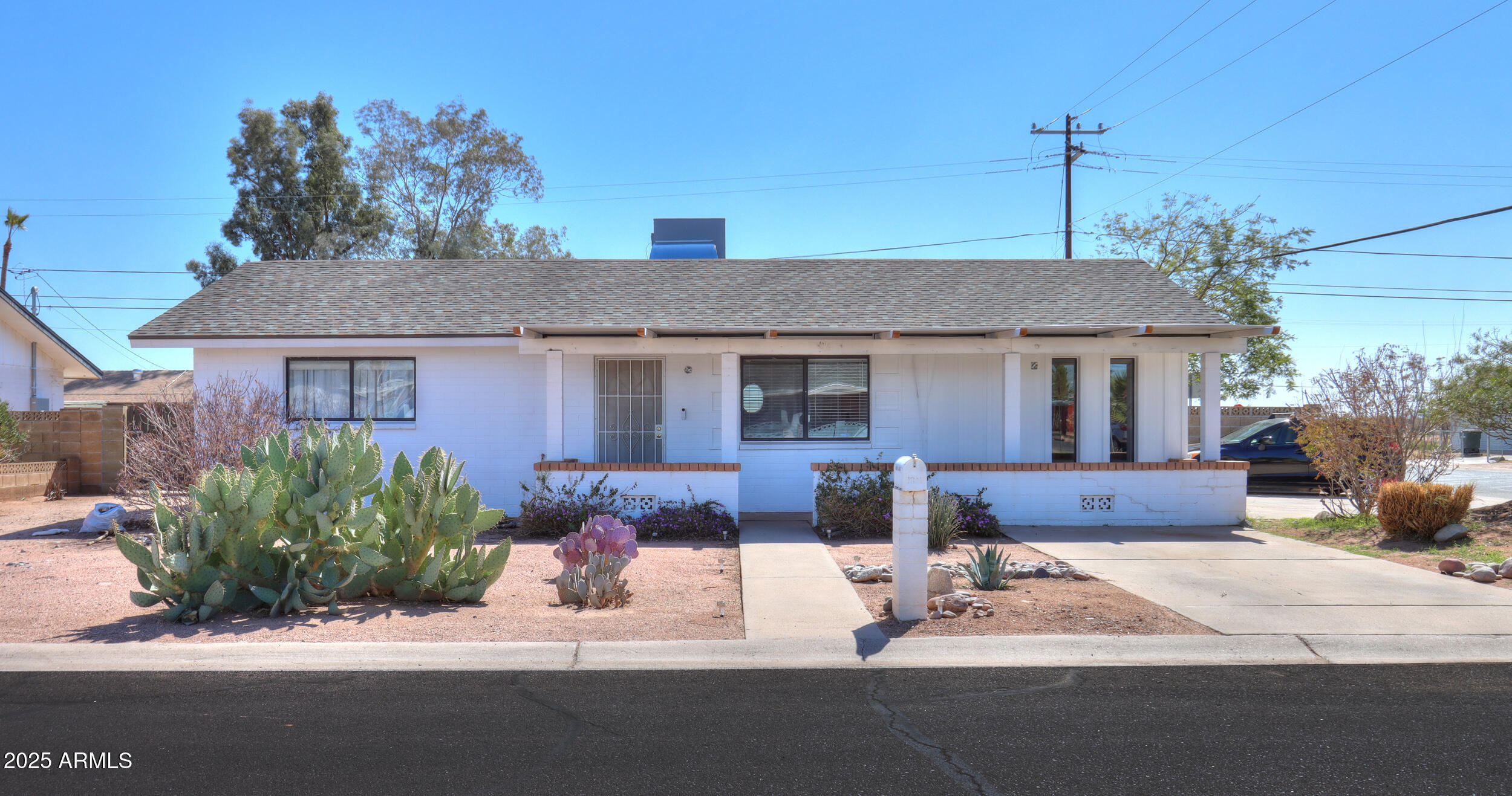 Property Photo: 1201 E Avila Avenue AZ 85122