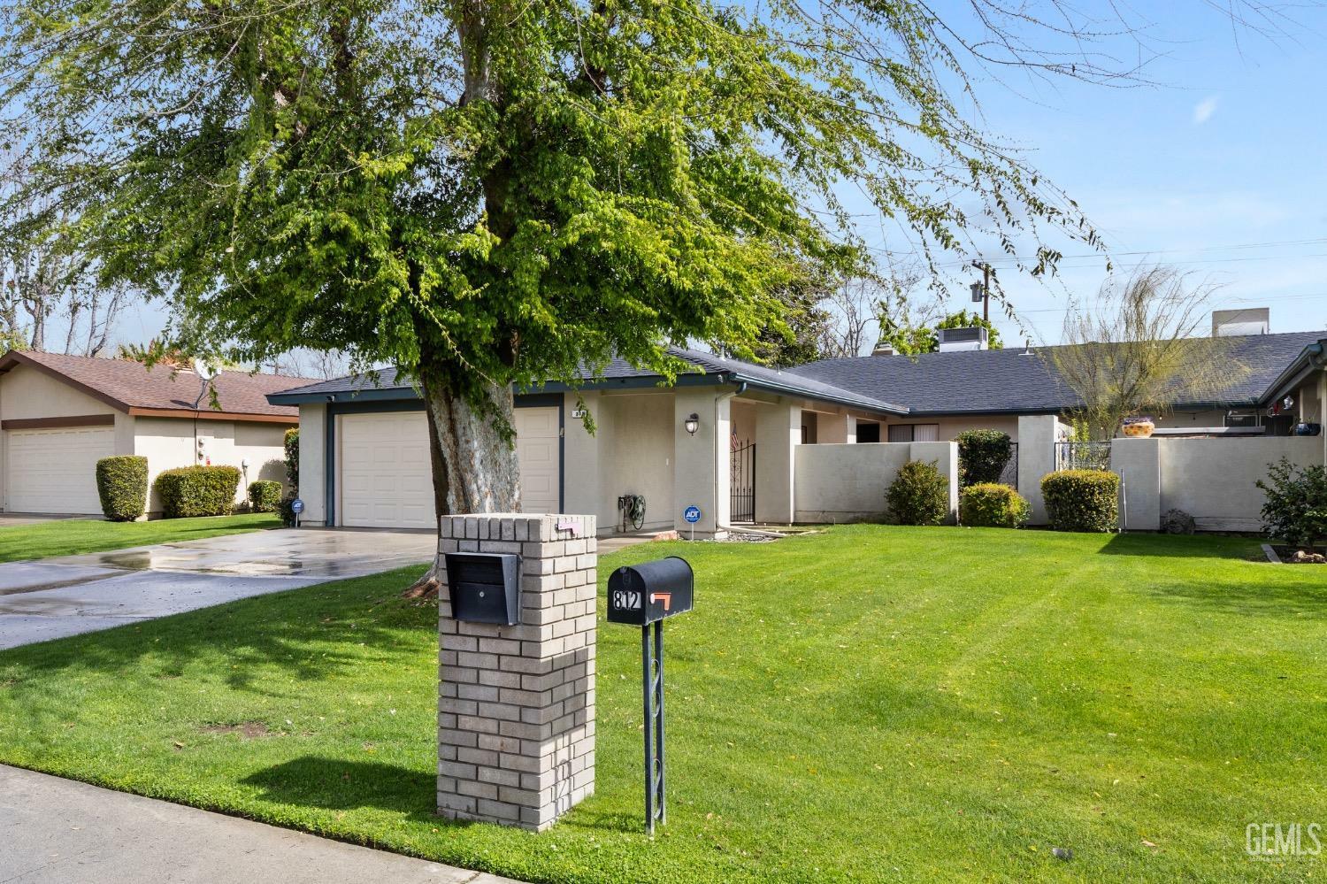 Property Photo: 808 Bermuda Street CA 93309