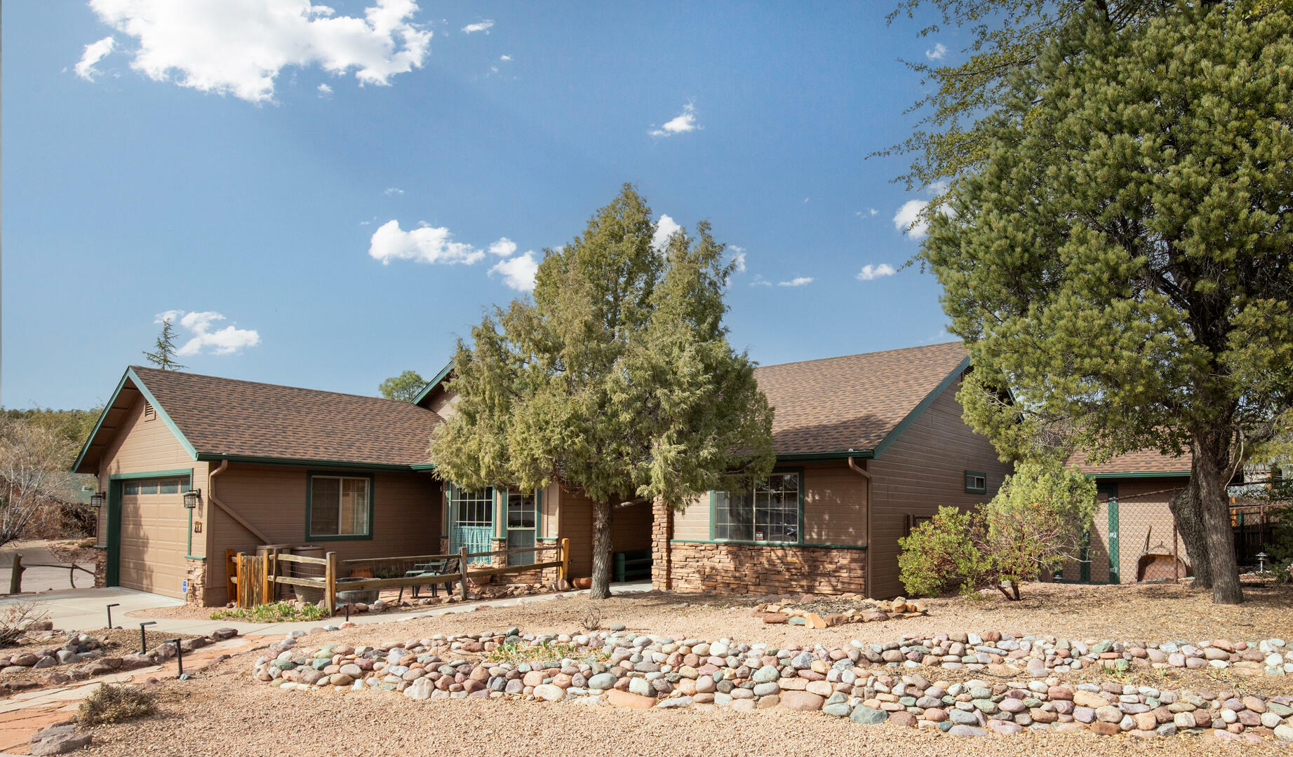 Property Photo: 920 W Landmark Trail AZ 85541