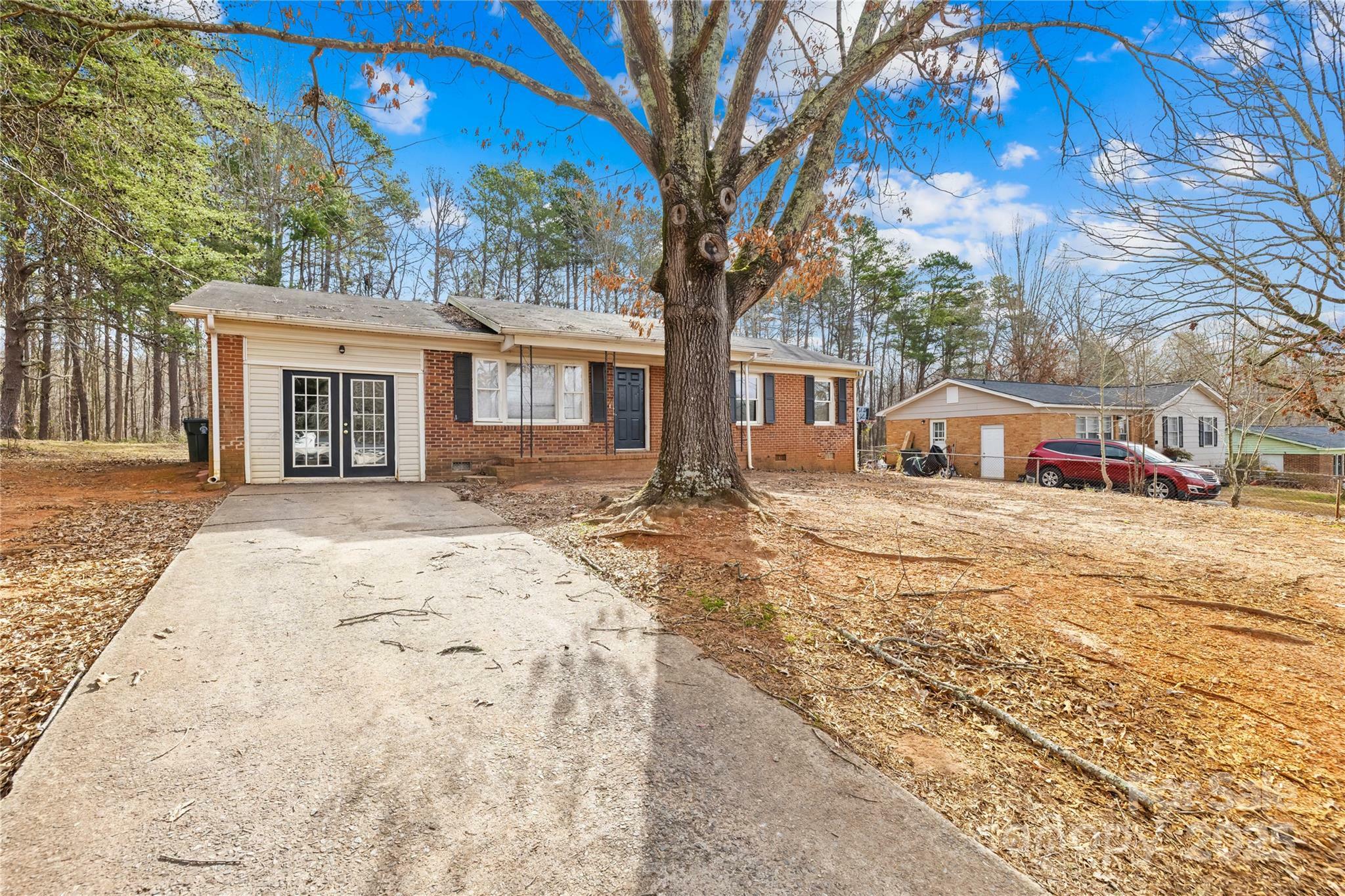 Property Photo: 1502 Northwoods Drive NC 28086
