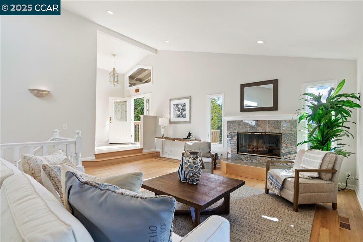 Property Photo: 11 Daisy Ln CA 94563