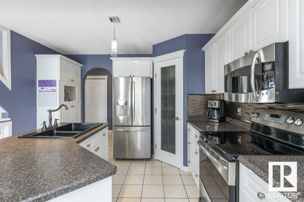 Photo de la propriété:  12943 Hudson Way NW  AB T6V 1M4 