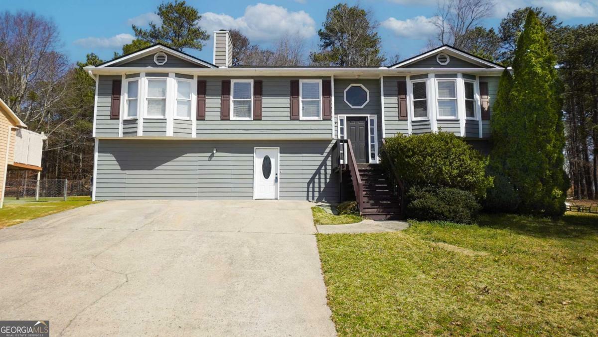 Property Photo: 1385 La Maison Drive GA 30043
