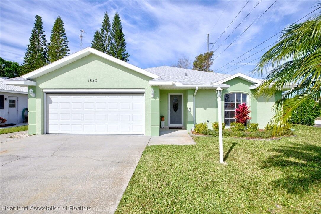 Property Photo:  1643 Willow Run  FL 33872 