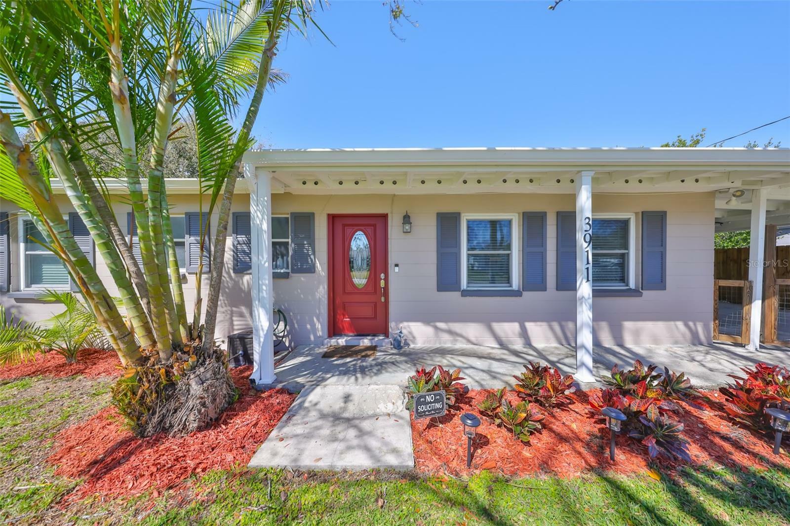 Property Photo: 3911 W Wallace Avenue FL 33611
