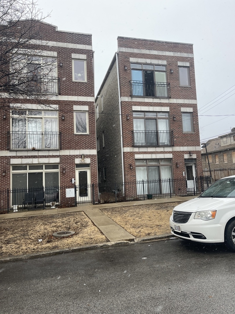 Property Photo:  1612 N Nagle Avenue 3  IL 60707 