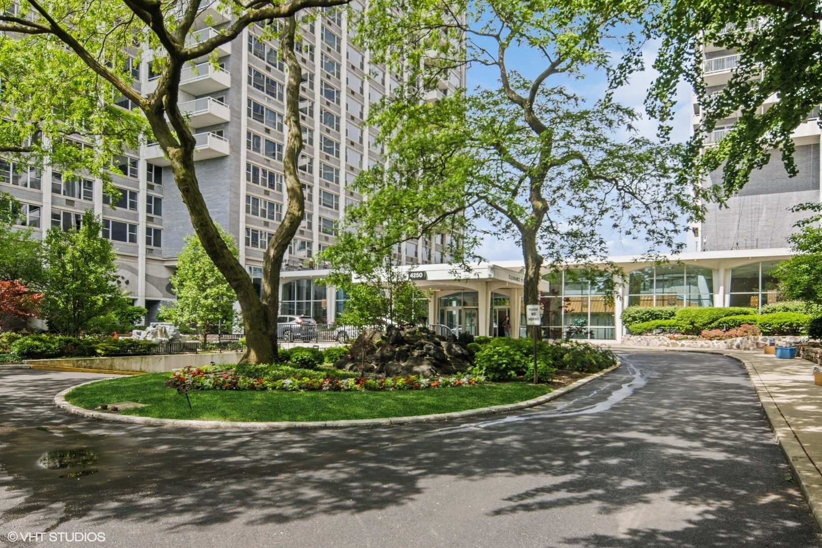 Property Photo:  4250 N Marine Drive 2114  IL 60613 