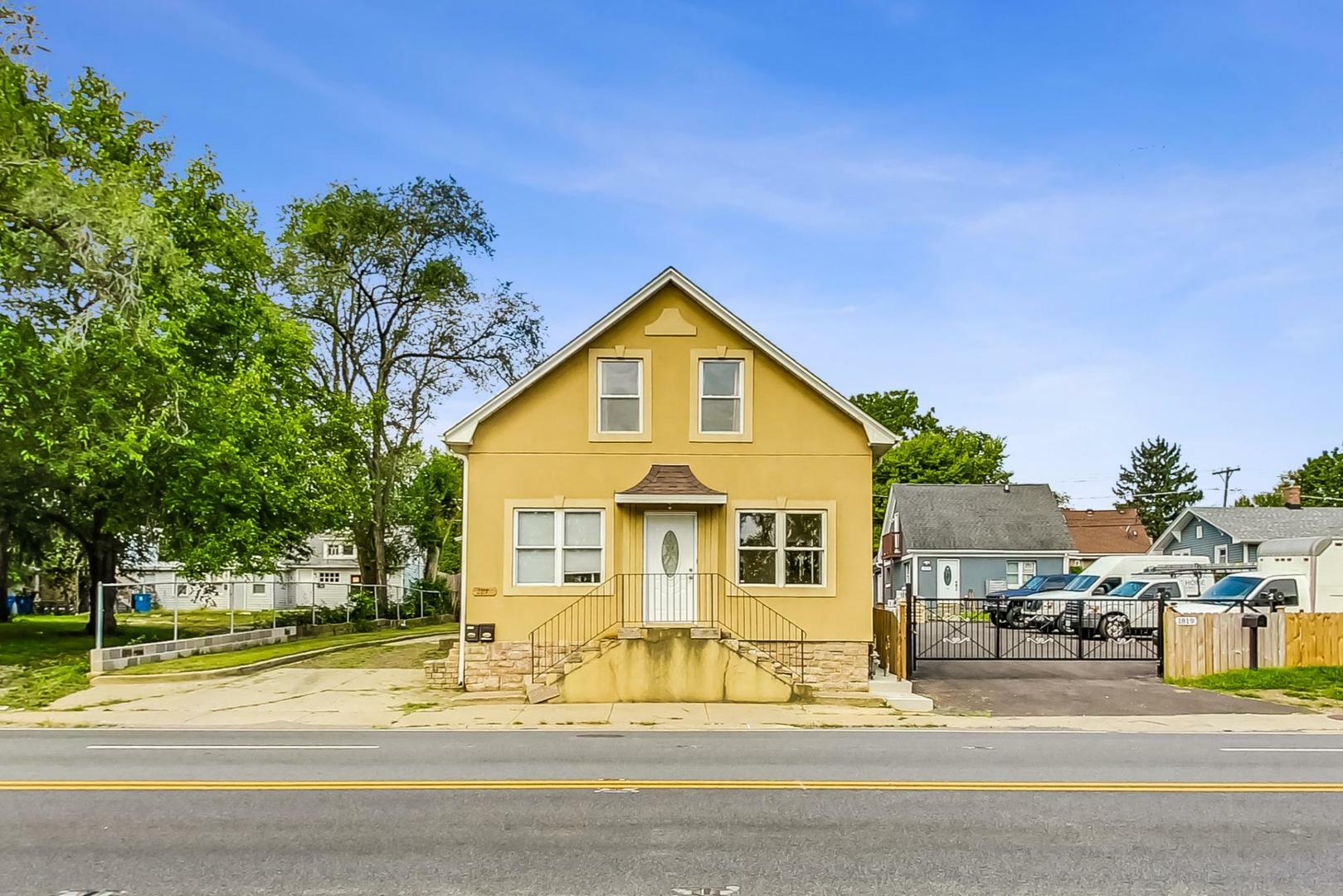 Property Photo:  1817 N Broadway Street  IL 60403 