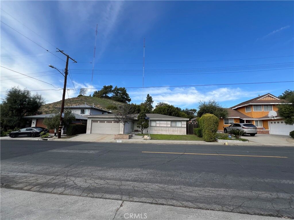 Property Photo:  4781 Round Top Drive  CA 90065 