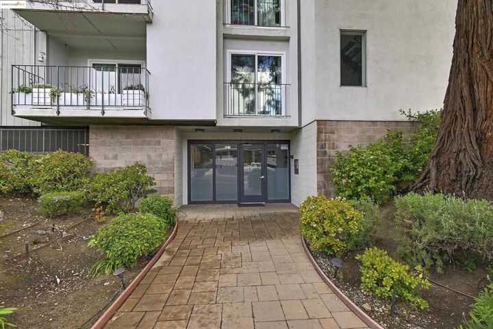 Property Photo: 601 Leahy 104 CA 94061