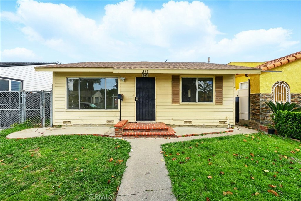 Property Photo:  265 E Ellis Street  CA 90805 