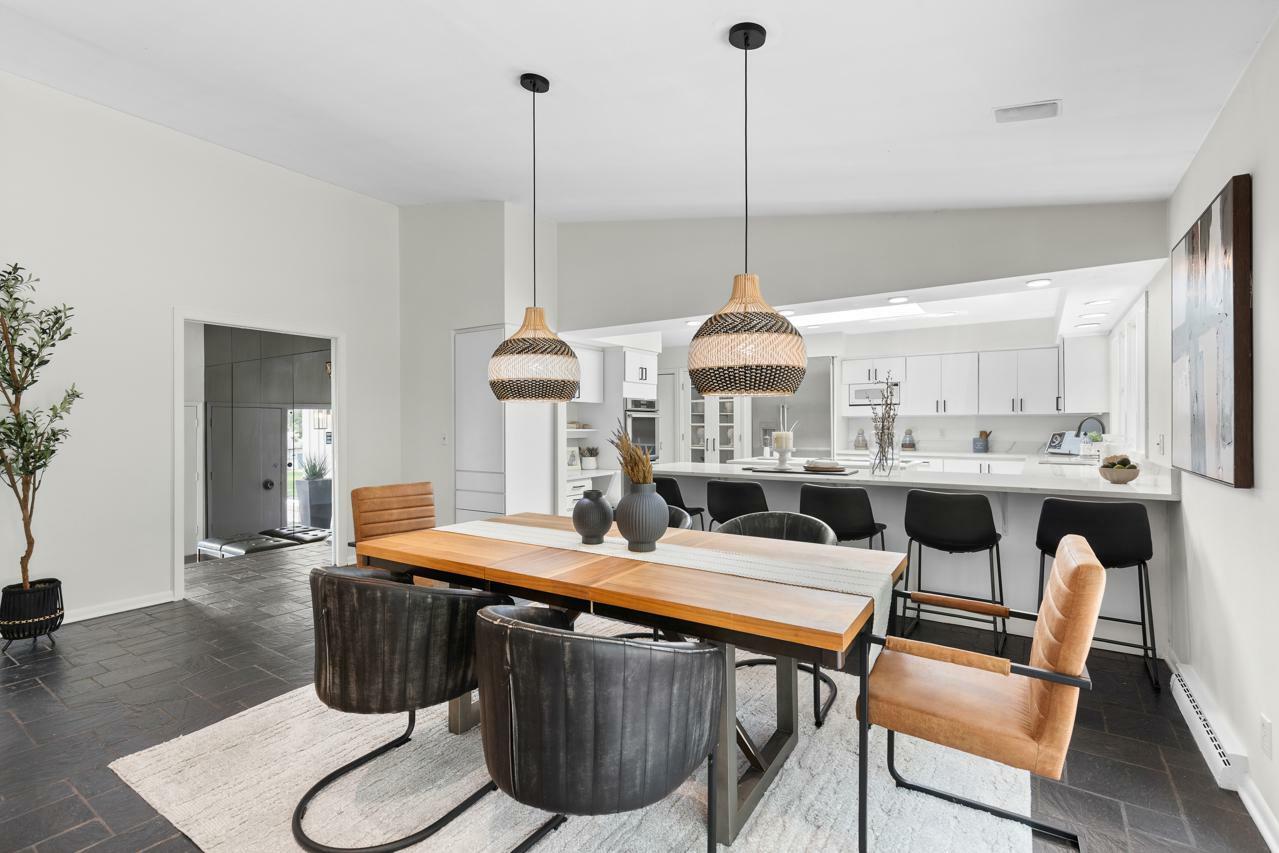 Property Photo: 1345 Fairlawn Way MN 55416