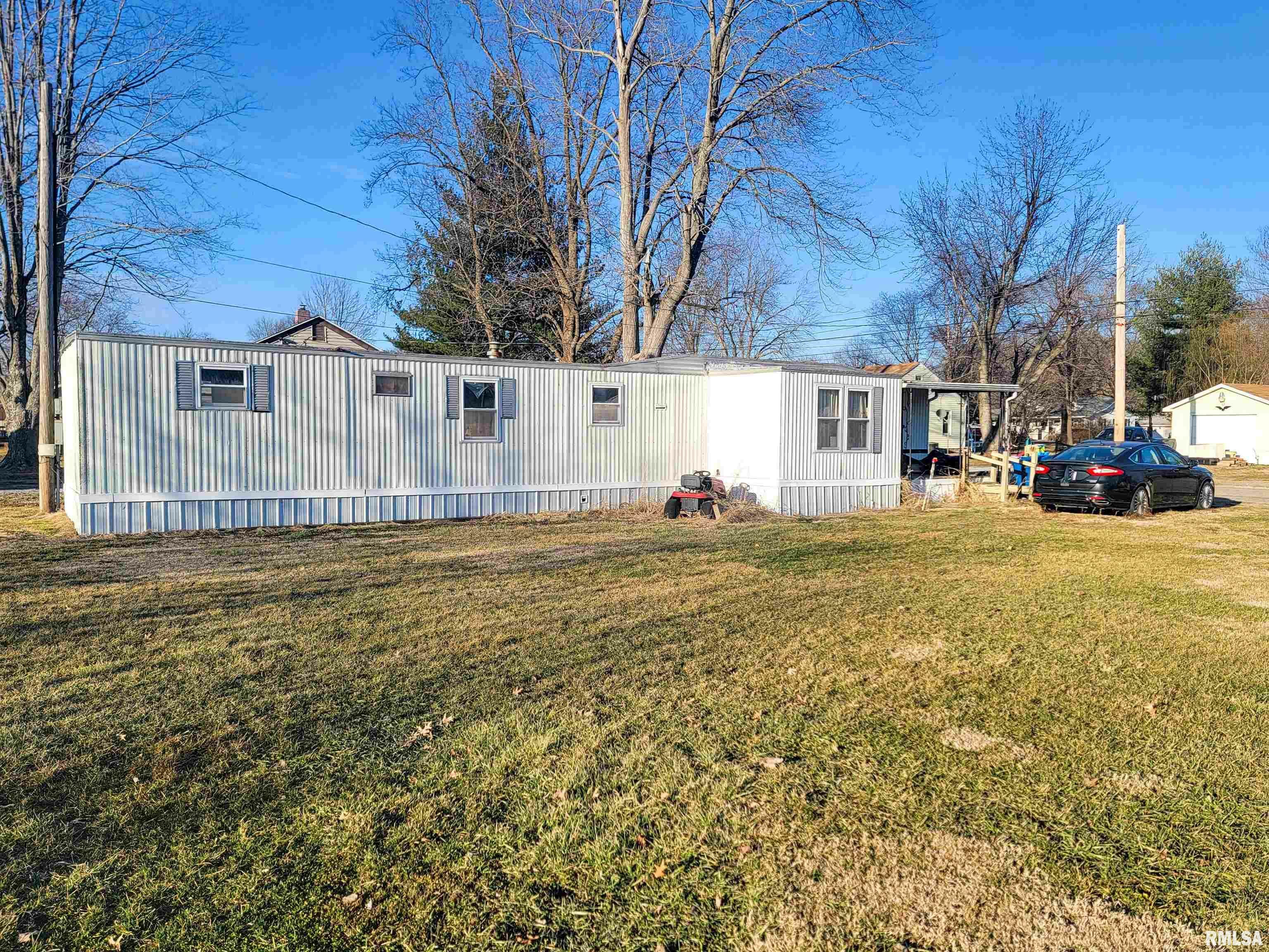 Property Photo:  807 Clan Street  IL 62839 