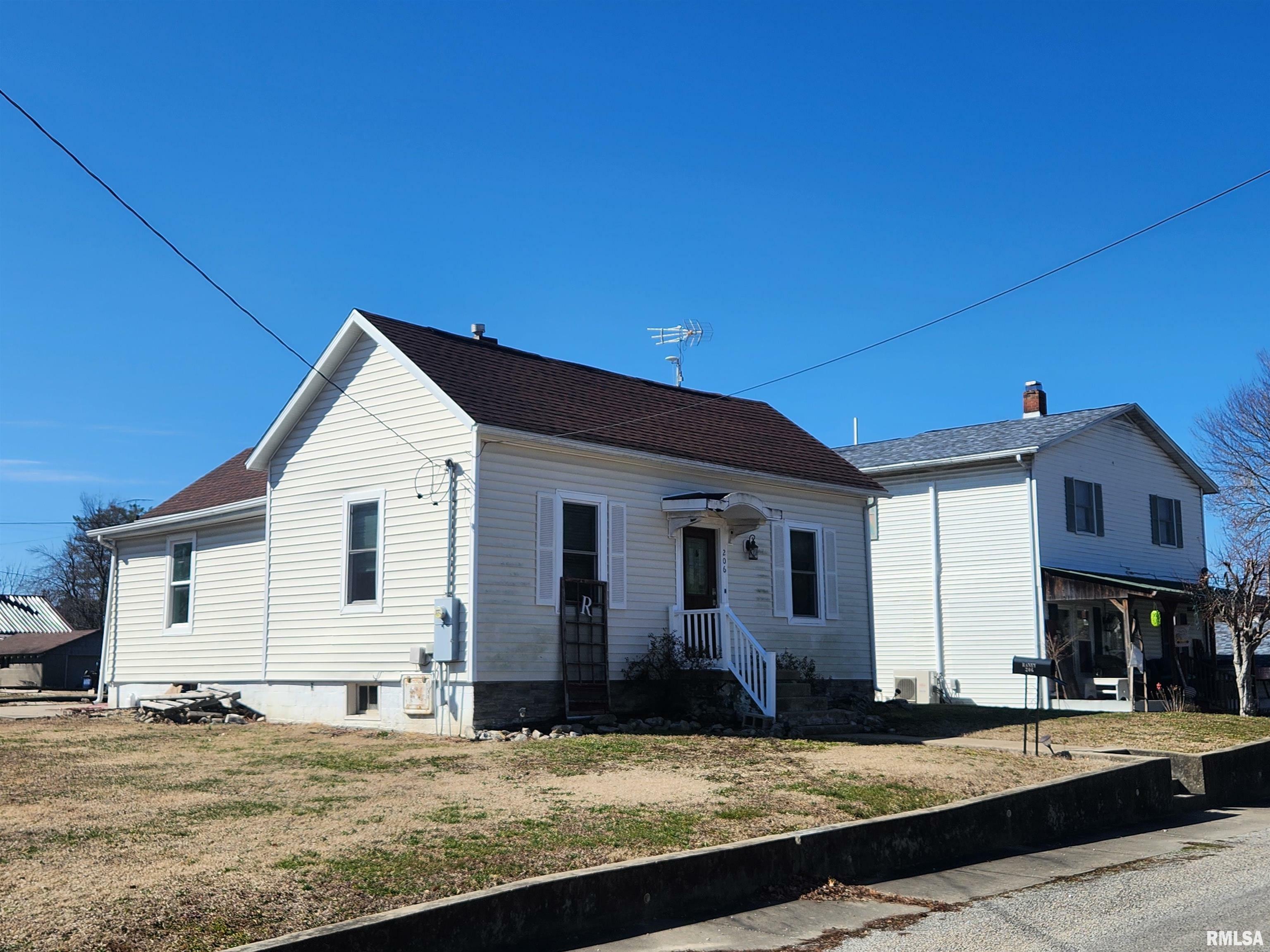 Property Photo:  206 E South Street  IL 62274 