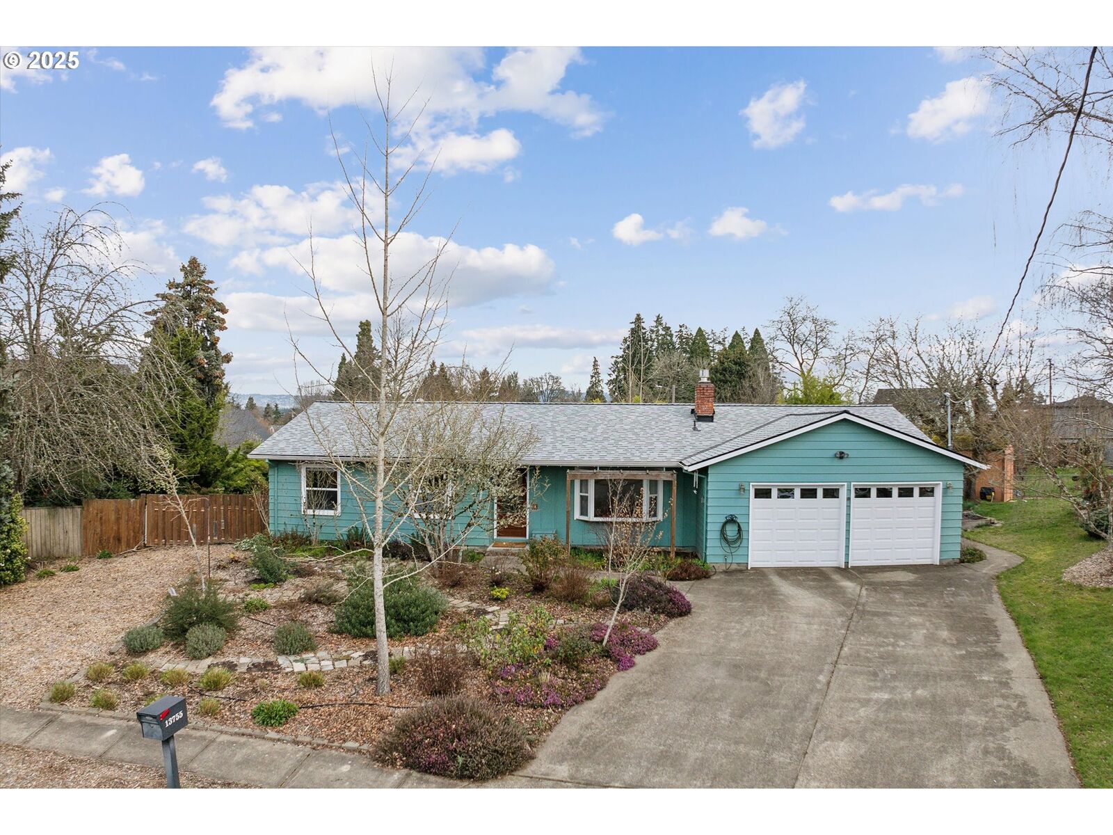 Property Photo:  13755 SW Bonnie Brae Ct  OR 97005 