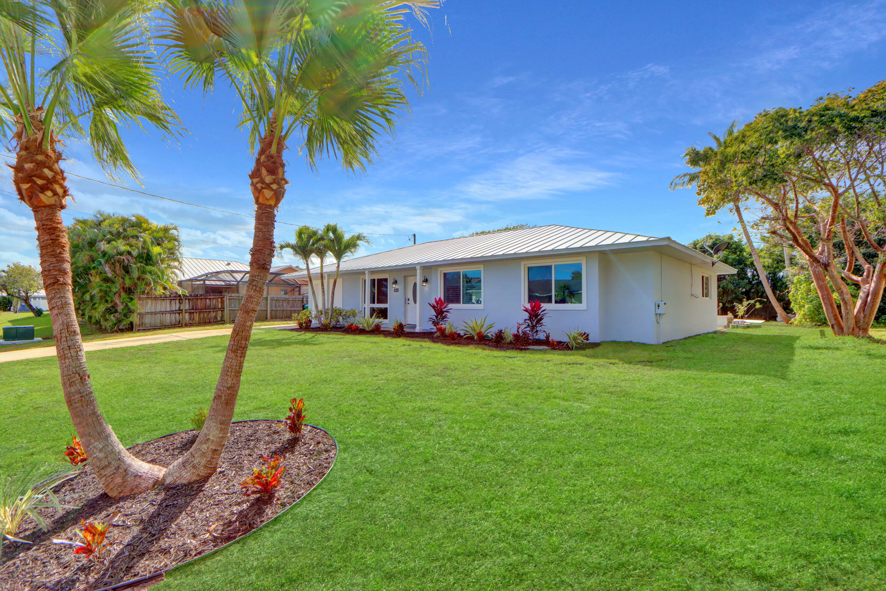 Property Photo: 2644 SW Chestnut Lane FL 34953