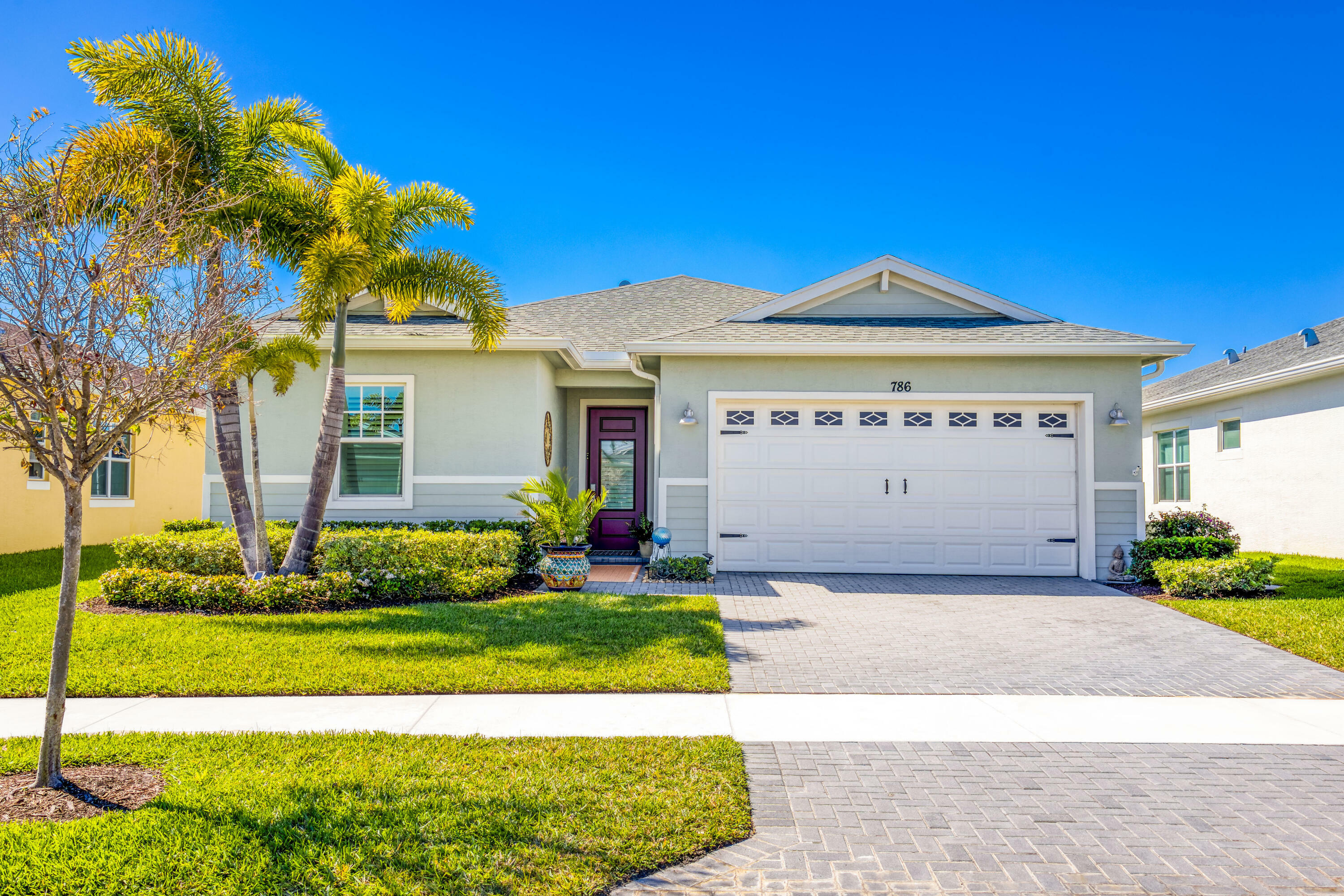 Property Photo: 786 SE Woodbine Road FL 34984