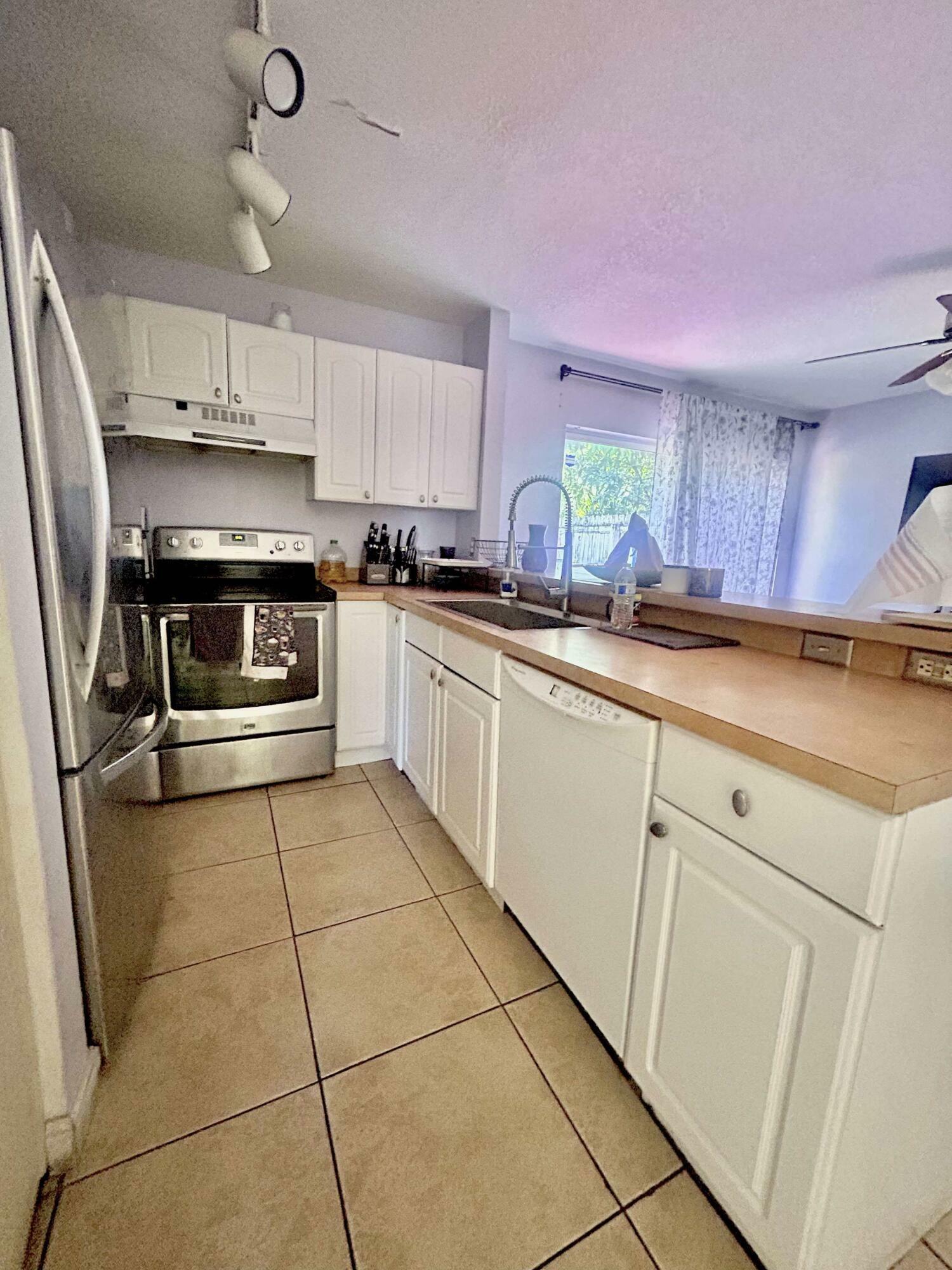 Property Photo:  4414 SW 72nd Terrace  FL 33314 