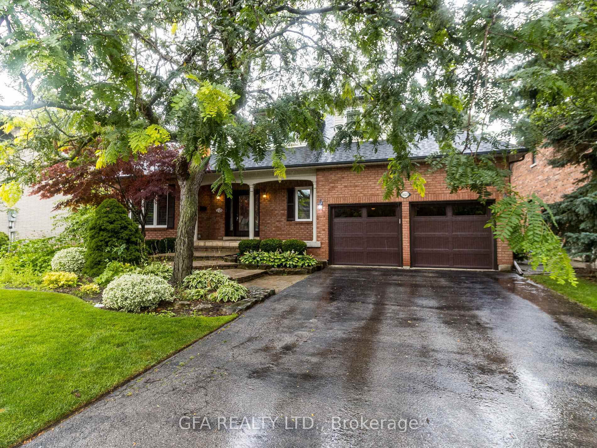 Property Photo: 1027 Masters Green ON L6M 2N7