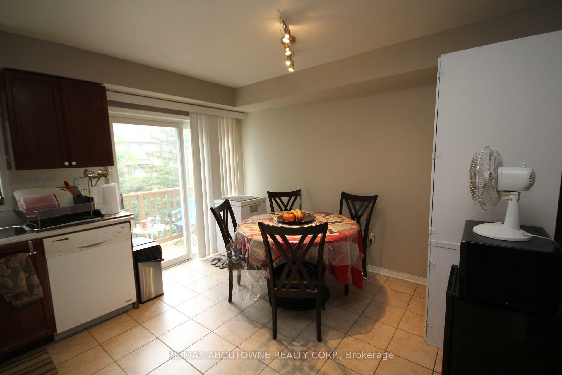 Property Photo: 50 Strathaven Drive 9 ON L5R 4E7