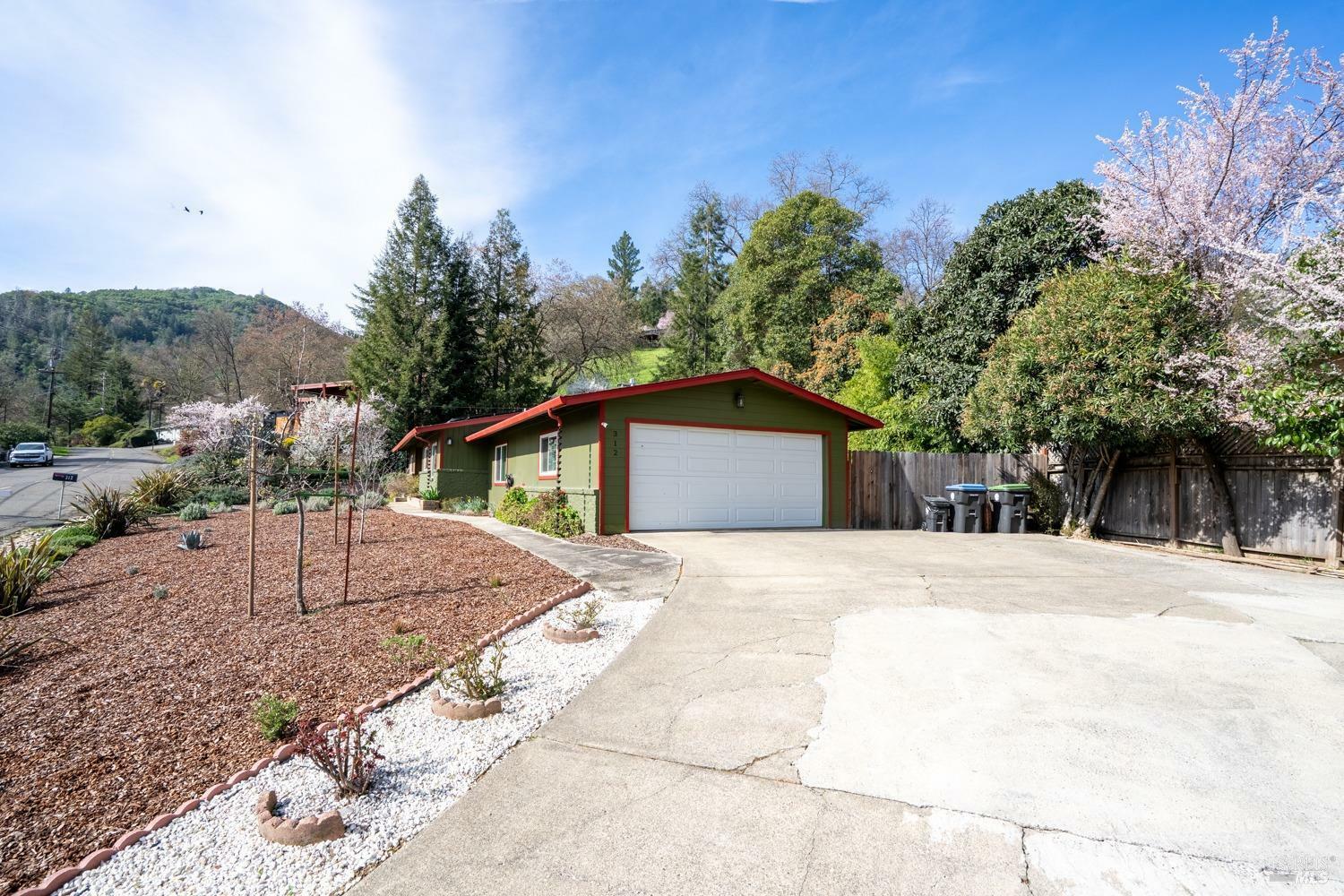 Property Photo:  312 Oak Knoll Road  CA 95482 