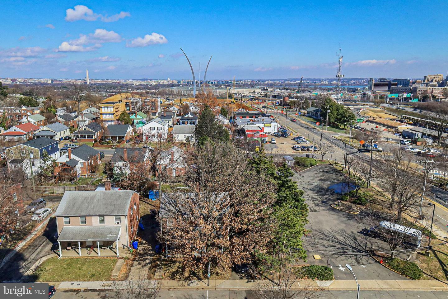 Property Photo: 925 S Orme Street VA 22204