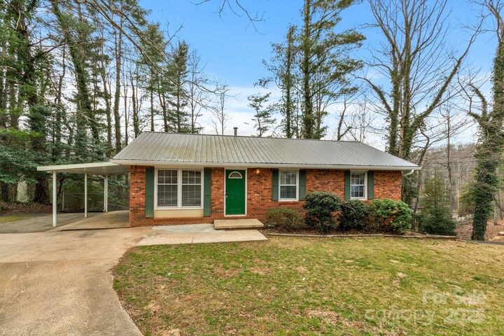 Property Photo:  14 S Ridge Place  NC 28704 
