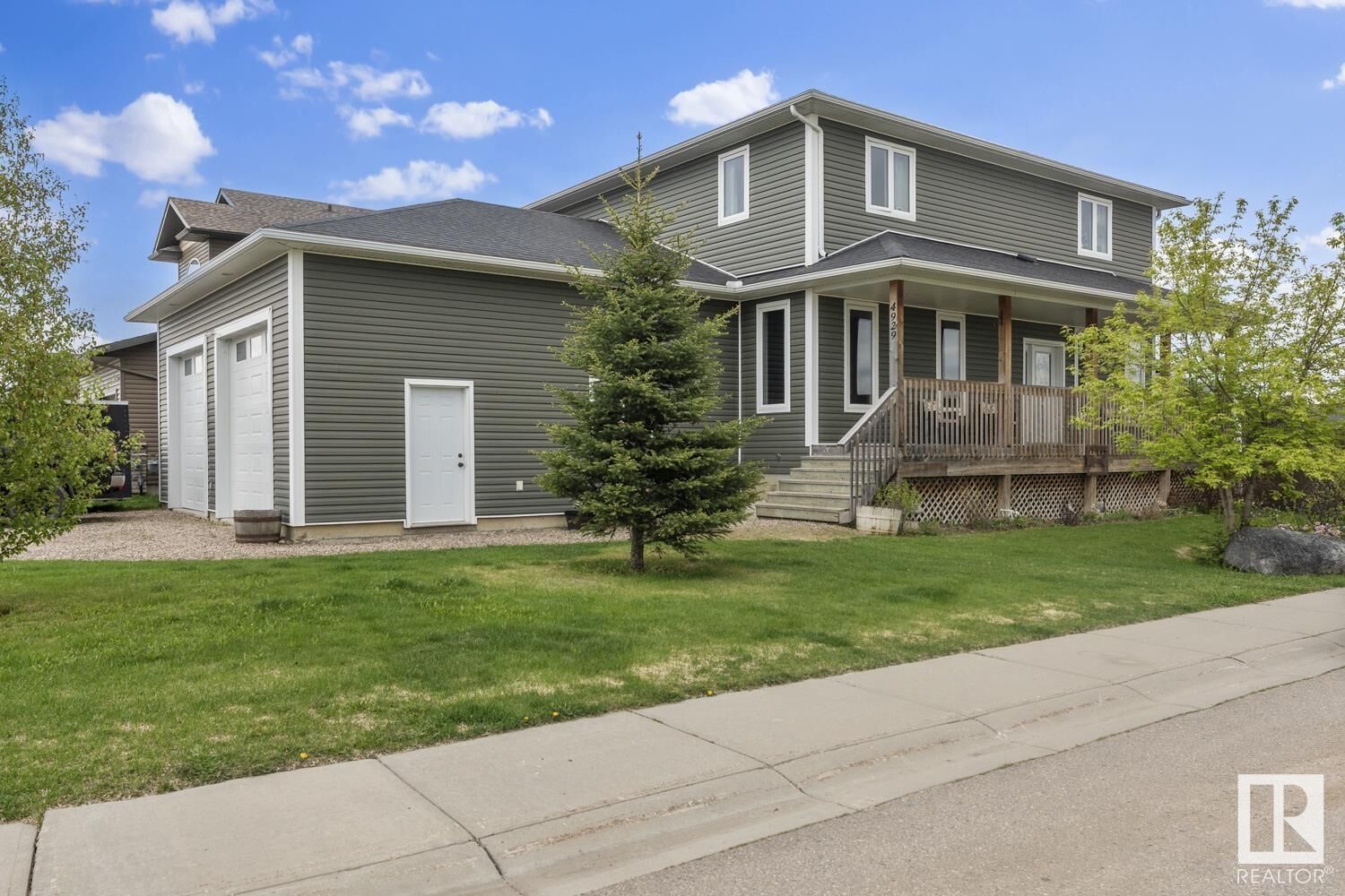 Property Photo: 4929 58 Avenue AB T9M 0E7