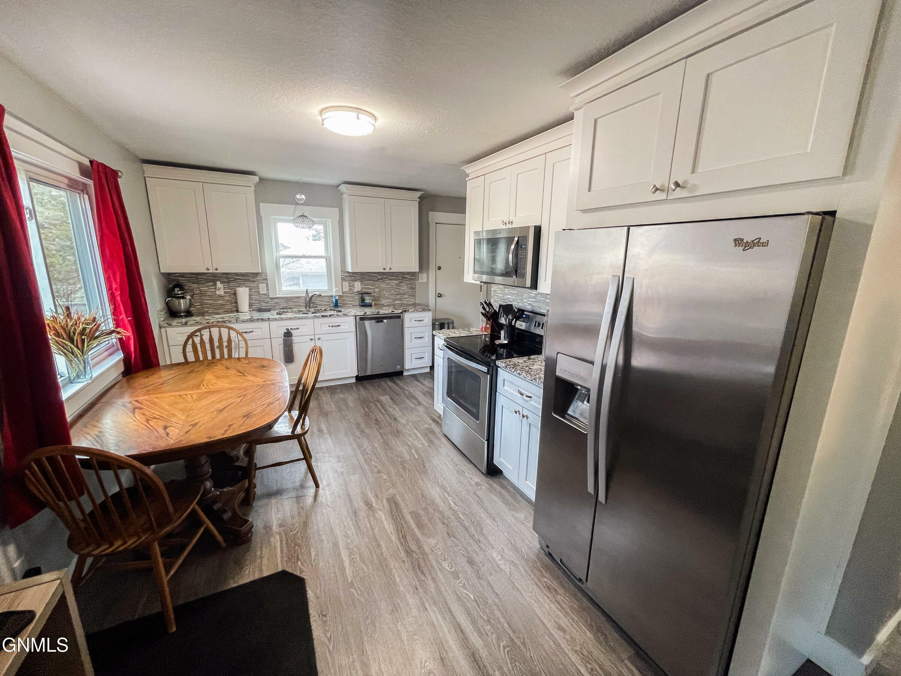 Property Photo:  203 14th Avenue NW  ND 58554 