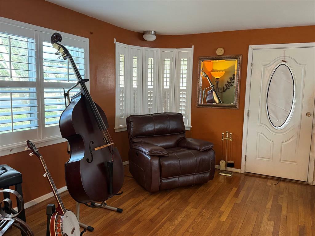 Property Photo: 703 E Walker Street TX 77573