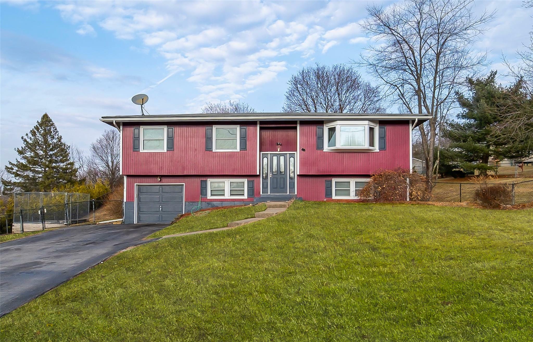 Property Photo:  4 Cherrywood Drive  NY 10924 