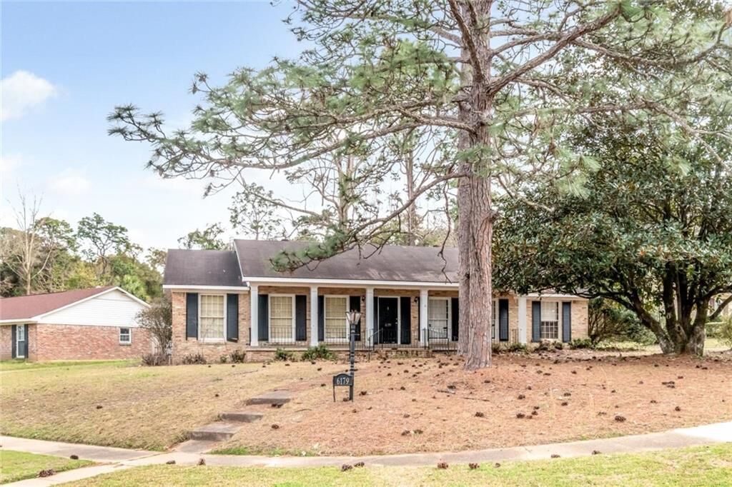 Property Photo:  6179 Challen Circle S  AL 36608 
