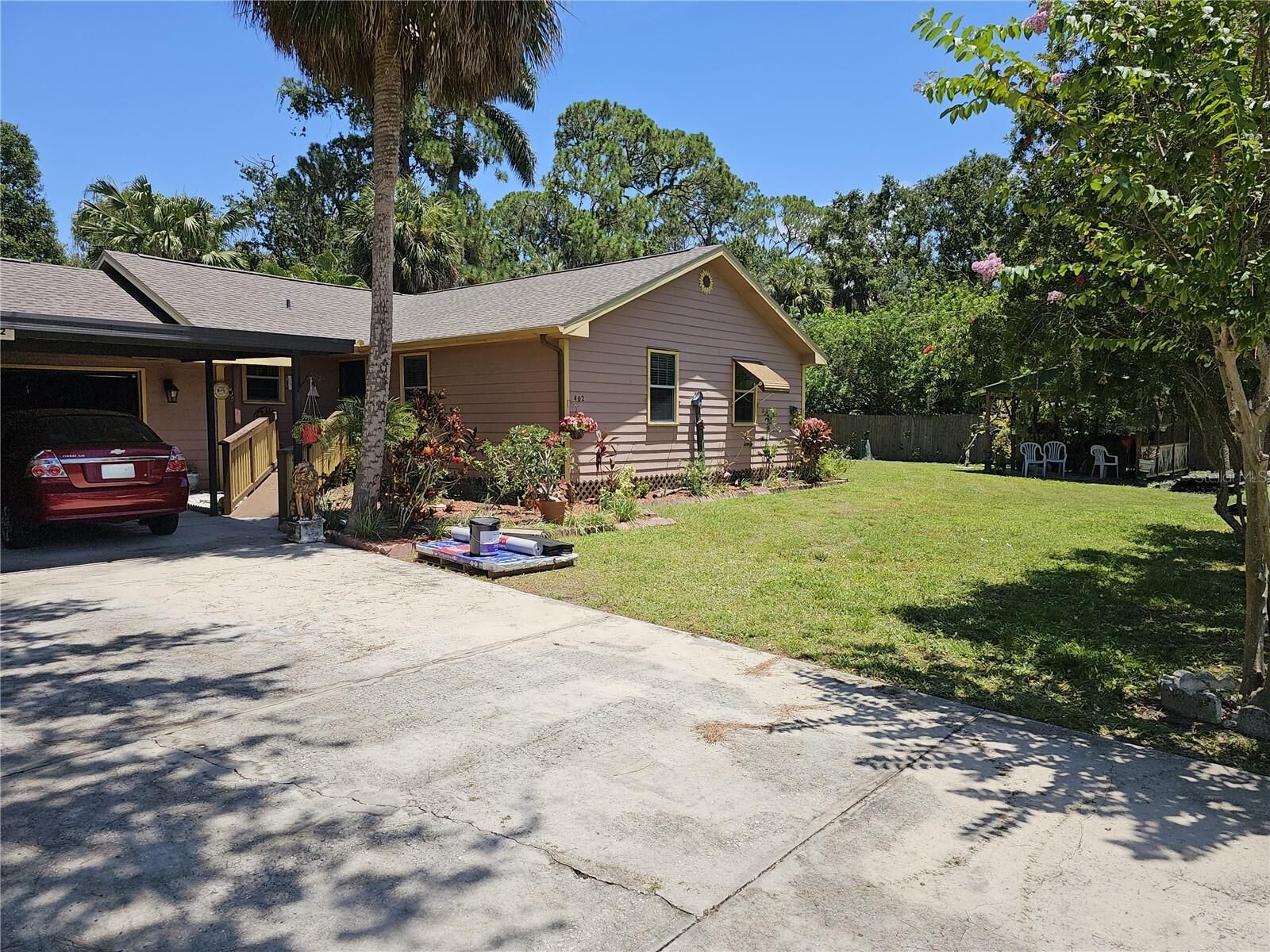 Property Photo: 402 8th Street SW FL 33570