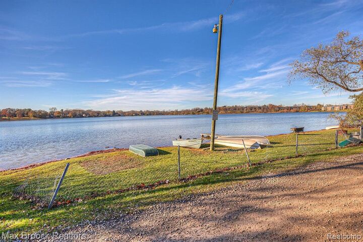 Property Photo: 2171 Klingensmith MI 48302 0234